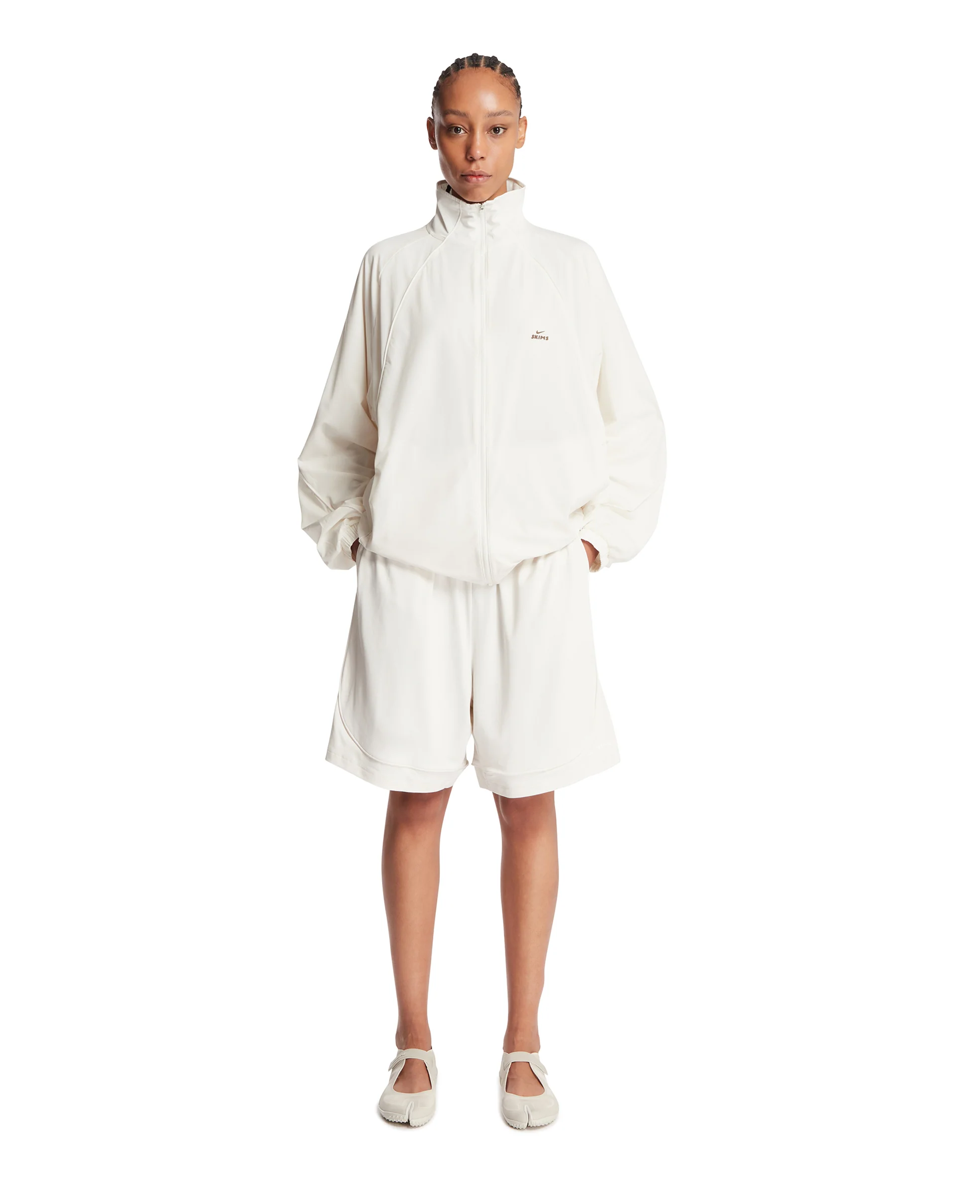 NikeSKIMS Shorts Airy Relaxed Bianchi - Image 3